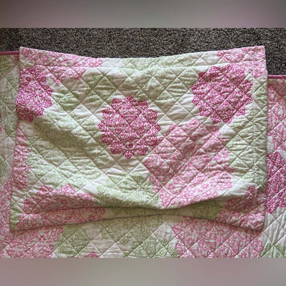 Tommy Hilfiger Hibiscus Hill Girls Twin Quilt Set with pink and green design - Picture 7 of 10